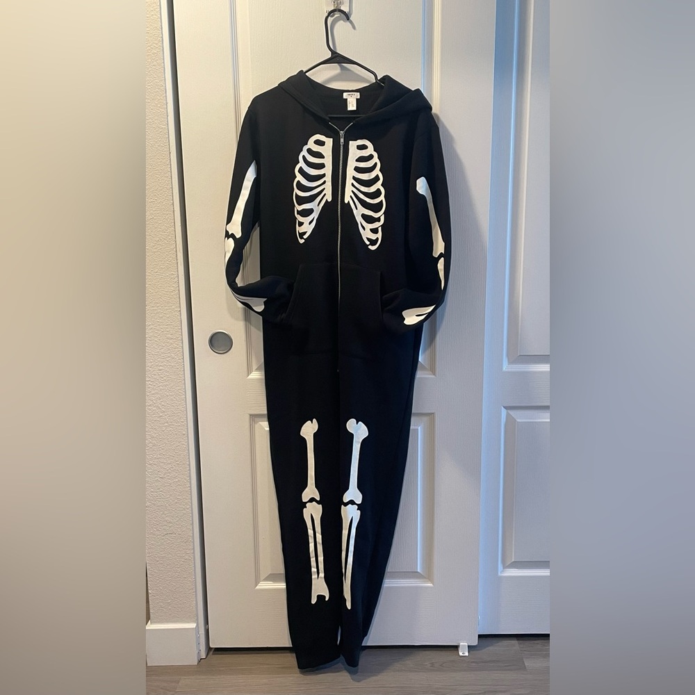 Glow-in-the-dark Skeleton bones onesie